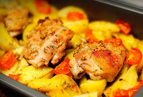 Курица с картошкой в духовке - лучшие рецепты