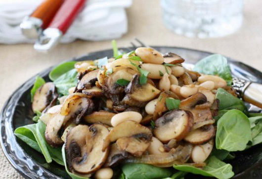 Салат с жареными грибами - подборка лучших рецептов