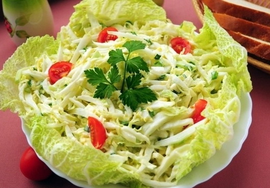 Салат из капусты с яйцом - пять лучших рецептов