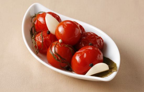 Узнай рецепт солёных помидоров на зиму, секреты выбора ингредиентов и