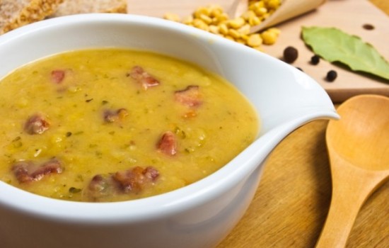 Суп гороховый с колбасой: бюджетный вариант сытного первого блюда