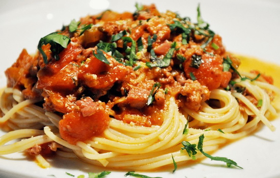 Спагетти с мясом – итальянская паста на русский лад! Рецепты спагетти с мясом и с сыром, грибами, сливками, помидорами