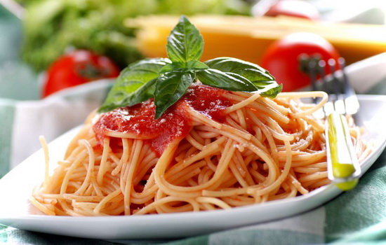 Спагетти с томатной пастой: готовить - это просто