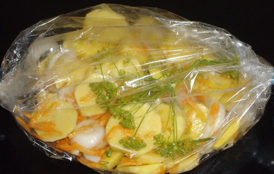 Картошка, запеченная в рукаве в духовке – прекрасно! Картошка в пакете для запекания в духовке: классические и новые рецепты