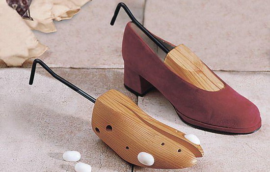 Как растянуть обувь в домашних условиях, сделать тесный ботинок