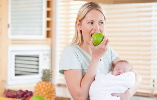 Какие фрукты можно при кормлении грудного ребенка