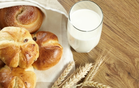 Тесто для булочек на молоке – готовим по-домашнему! Рецепты быстрого, классического, опарного теста для булочек на молоке