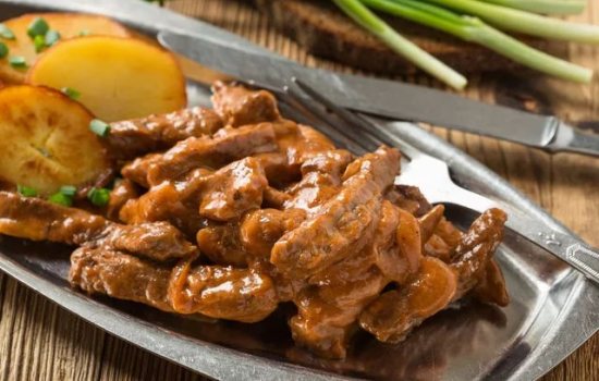 Бефстроганов из говядины: классический рецепт мясного блюда