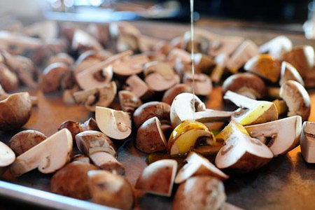 Грибы запеченные в духовке - лучшие рецепты. Как правильно и вкусно приготовить грибы в духовке.