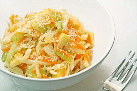 Салаты из капусты - лучшие рецепты. Готовим салаты из свежей, цветной, морской и пекинской капусты.