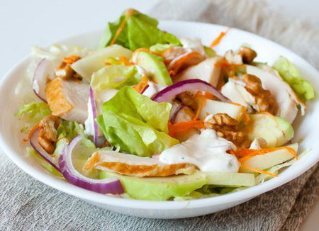 Салат с копченой курицей - лучшие рецепты. Как правильно и вкусно приготовить салат с копченой курицей.