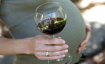 Даже малые дозы алкоголя при беременности калечат мозг ребенка