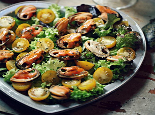 Салат из мидий - лучшие рецепты. Как правильно и вкусно приготовить салат из мидий.
