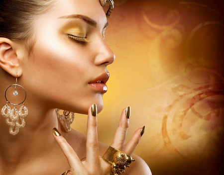 Золотые украшения негативно влияют на женский организм