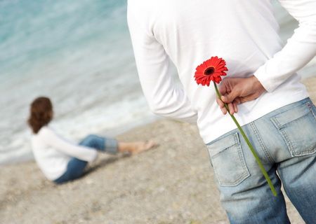 Социологи выяснили, что мужчины романтичнее женщин