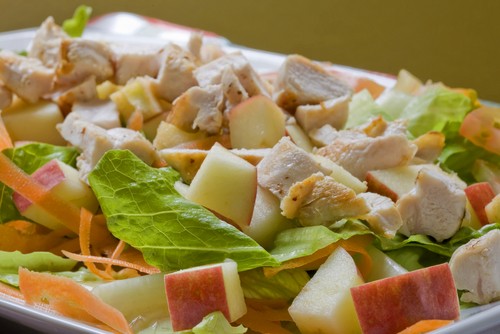 Салаты с курицей и яблоками - лучшие рецепты. Как правильно и вкусно приготовить салат из курицы с яблоками.