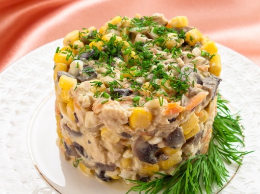 Салат с кукурузой и курицей - лучшие рецепты. Как правильно и вкусно приготовить салат с кукурузой и курицей.