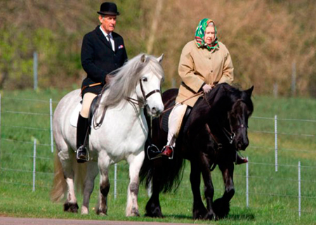 88-летняя Елизавета II возобновила конные прогулки
