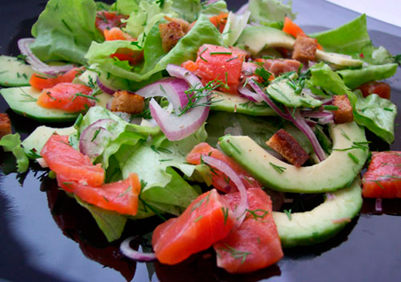 Салат с форелью - лучшие рецепты. Как правильно и вкусно приготовить салат с форелью.