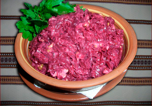 Салат из свеклы с черносливом - лучшие рецепты. Как правильно и вкусно приготовить салат из свеклы с черносливом.