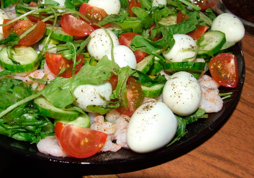 Салат с перепелиными яйцами - подборка лучших рецептов. Как правильно и вкусно приготовить салат с перепелиными яйцами.