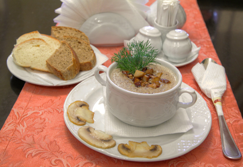 Суп-пюре из шампиньонов - проверенные рецепты. Как правильно и вкусно приготовить суп-пюре из шампиньонов.