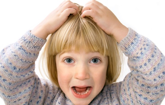 Зуд у ребенка: малыш чешется, а родители очень расстроены! Как можно снять симптомы зуда у ребёнка и выяснить его причину