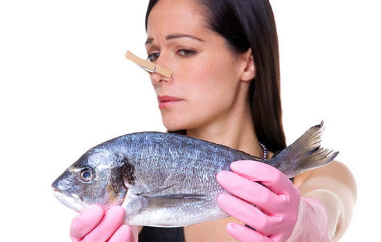 Как избавиться от запаха рыбы на руках и предметах одежды? Как предотвратить появление неприятного рыбного запаха