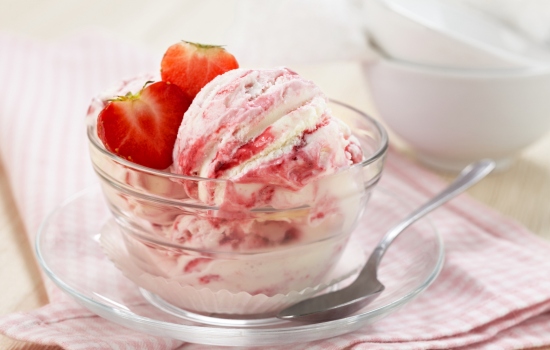 Домашнее мороженое с клубникой – сливочный вкус детства. Лучшие рецепты домашнего мороженого с клубникой, тонкости и секреты