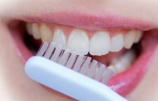 Отбеливание зубов перекисью водорода: плюсы и недостатки метода. Безопасность при отбеливании зубов перекисью водорода