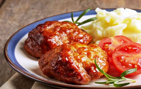 Сколько калорий в котлете из курицы, свинины, говядины, рыбы? Как меняется количество калорий в котлете жареной и паровой