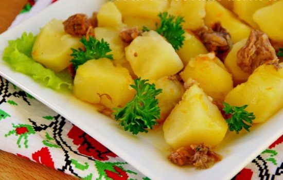 Картошка с тушенкой в мультиварке – просто и со вкусом. Приготовим картошку с тушенкой в мультиварке и окунемся в прошлое