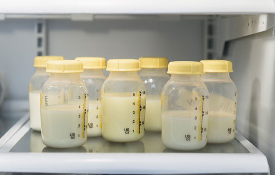 Заморозка грудного молока: можно ли хранить молоко таким образом ? Как замораживать и размораживать грудное молоко