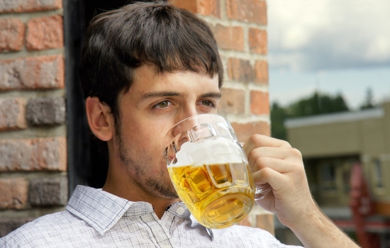 Ученые узнали, как связаны пиво и потенция. Любителям пенного напитка ничего не светит