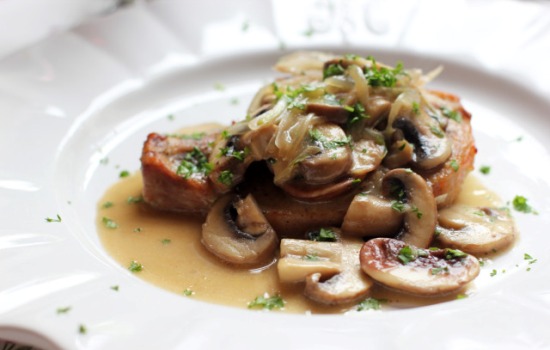 Отбивные из свинины с грибами – мясное великолепие, неземной аромат! Лучшие рецепты вкусных отбивных из свинины с грибами