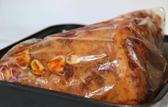 Свиная рулька запечённая в духовке в рукаве – замена колбасы. Запекаем свиную рульку в рукаве в духовке: на пиве, с овощами