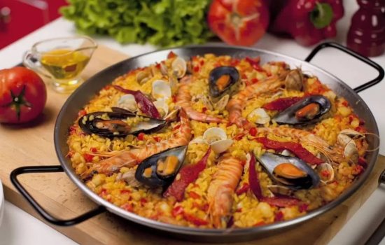 Паэлья с морепродуктами – плов на испанский манер. Готовим паэлью с морепродуктами и фасолью, кукурузой, горошком, рыбой