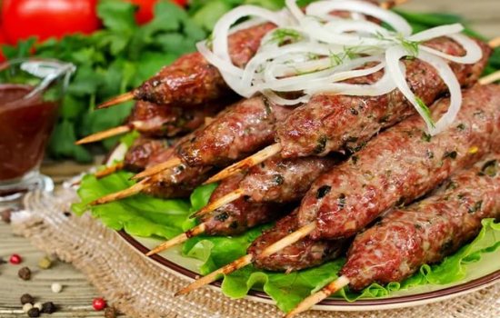 Традиционный люля-кебаб на мангале: из чего и как. Рецепты люля-кебаба из баранины, свинины, курицы и картошки