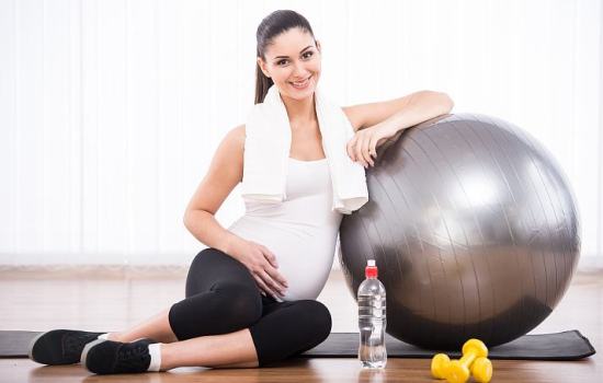 Упражнения для беременных: 1 триместр, 2 триместр, 3 триместр. Какие упражнения для беременных в домашних условиях допустимы