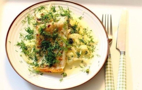 Рыба в сметанном соусе – особый вкус рыбного блюда. Рецепты запечённой, тушённой на сковороде рыбы в сливочном соусе