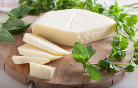 Сулугуни – польза рассольного сыра. Может ли сулугуни принести вред здоровью взрослого человека или ребёнка?