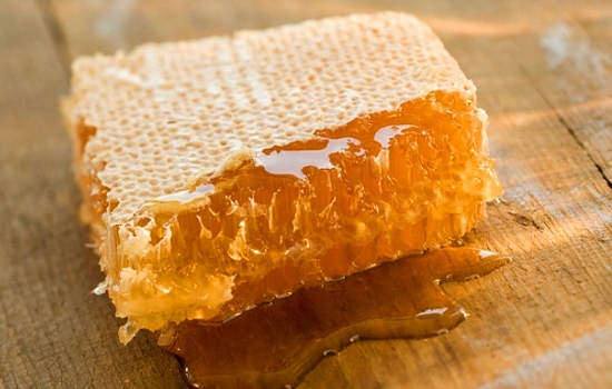 Польза меда в сотах: правила применения в пищу. Может ли употребление мёда в сотах принести вред организму?