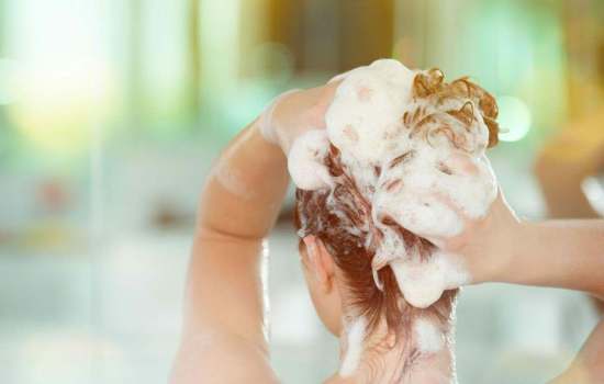 Как смыть краску с волос в домашних условиях: кефиром, маслом, аспирином, содой или чем-то другим? Проверенные рецепты, помогающие смыть с волос краску