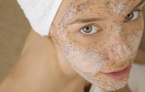 Как очистить кожу в домашних условиях? Правила использования и рецепты домашних скрабов для лица
