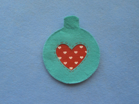 Елочный шарик из фетра с сердечком: простой мастер-класс с подробными пошаговыми фото