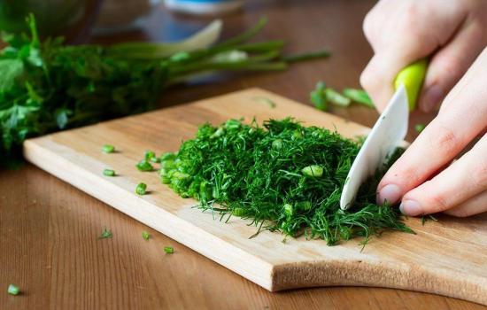 Правила использования в кулинарии зелени: свежей, сушеной и замороженной