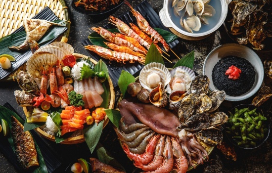 Тематический новогодний стол: только рыба и морепродукты