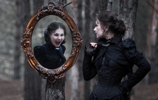 Магические советы по обращению с зеркалами. Почему зеркалу, как магическому атрибуту, обязательно необходима рама?