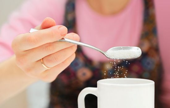 Почему врачи в странах Евросоюза запрещают добавлять сахар в детский чай?