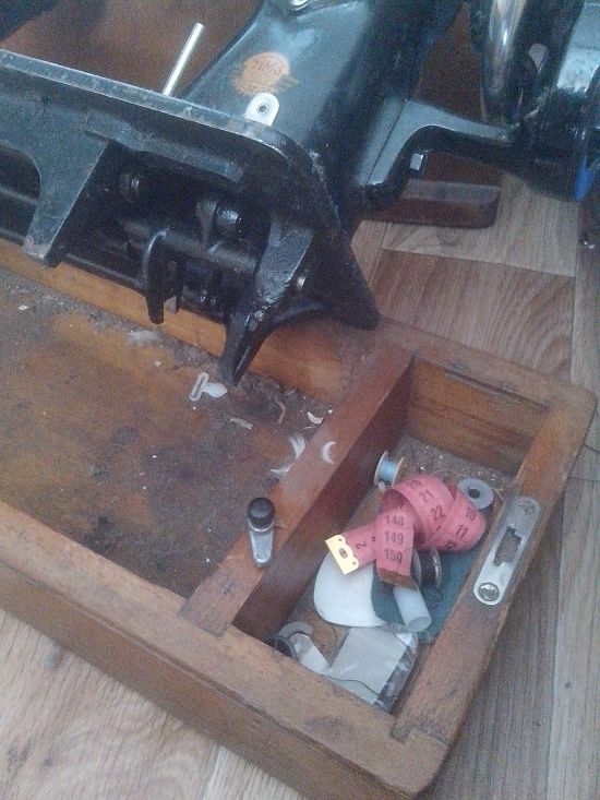 Отзыв о старой швейной машинке «Подольск»: надежная и шьет замечательно!